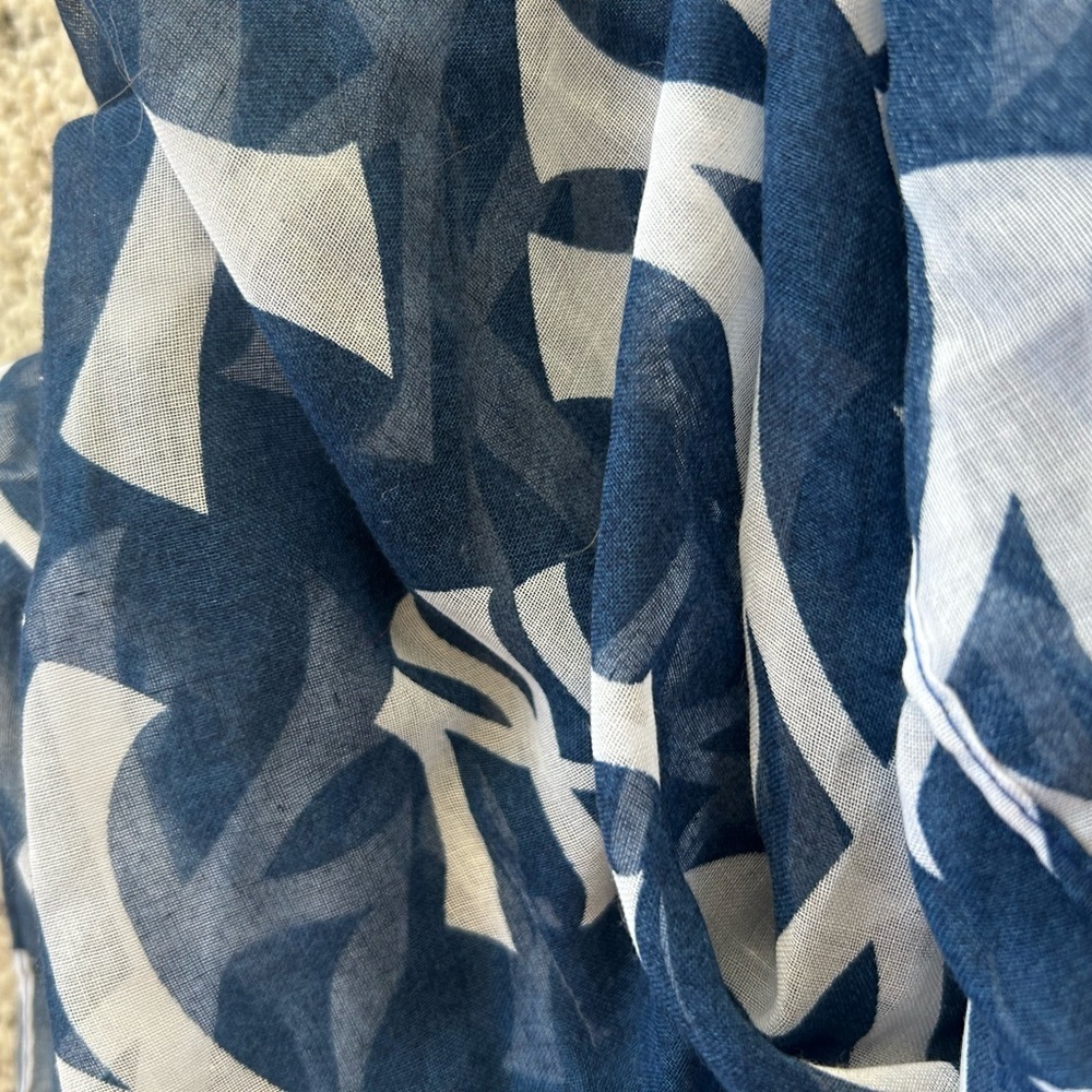 Yankees “Forever MLB” infinity scarf perfect condition- poly- but cotton feel - Picture 8 of 13